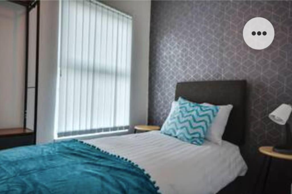 Antonio Str Liverpool 6 Beds Bagian luar foto