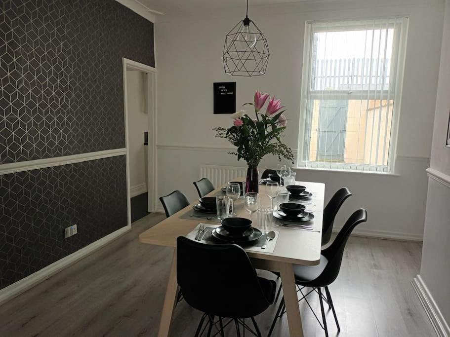 Antonio Str Liverpool 6 Beds Bagian luar foto