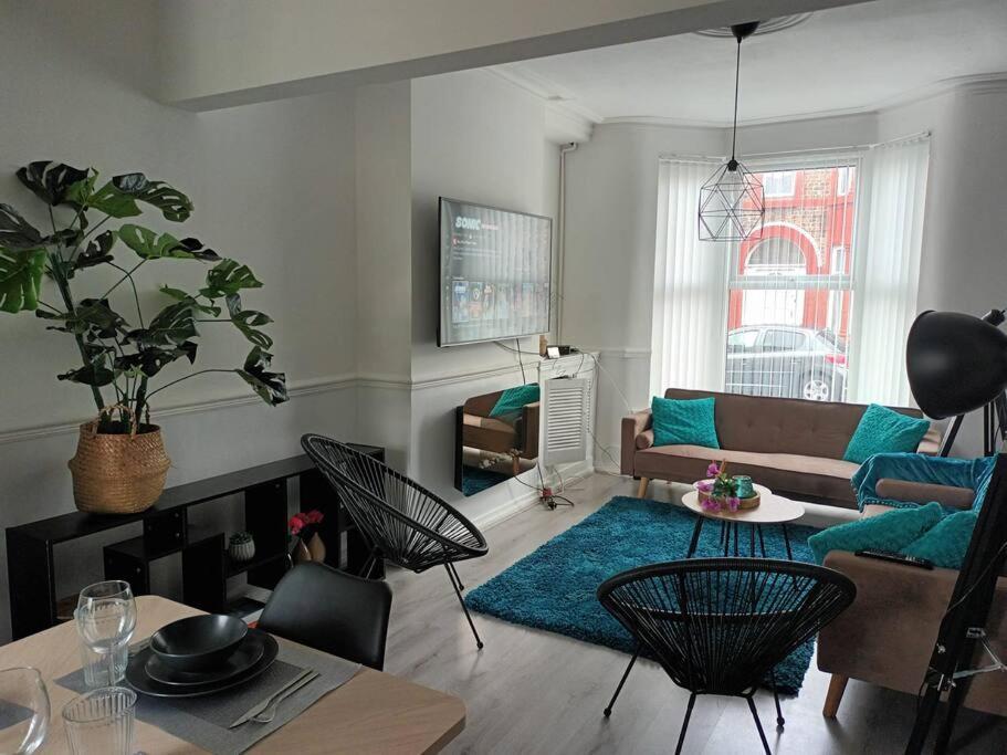 Antonio Str Liverpool 6 Beds Bagian luar foto