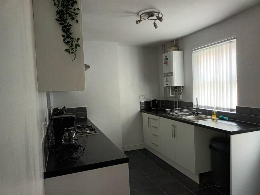 Antonio Str Liverpool 6 Beds Bagian luar foto