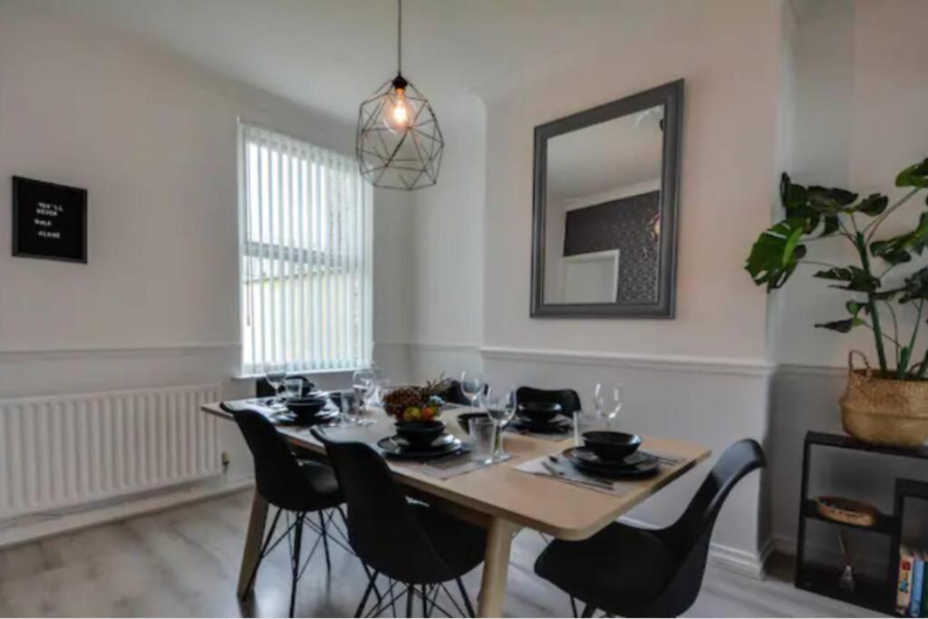 Antonio Str Liverpool 6 Beds Bagian luar foto