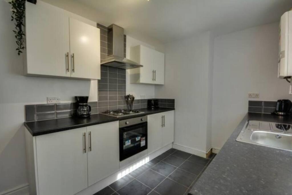 Antonio Str Liverpool 6 Beds Bagian luar foto