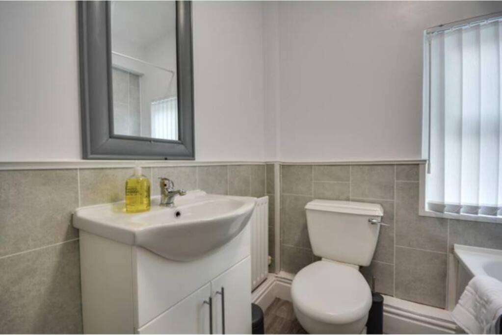 Antonio Str Liverpool 6 Beds Bagian luar foto