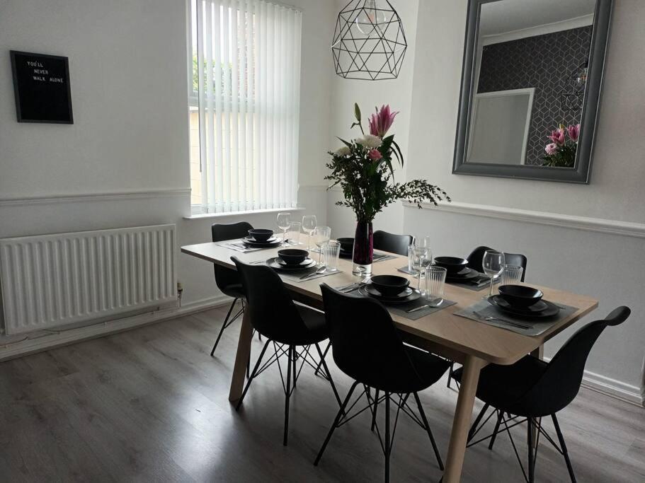 Antonio Str Liverpool 6 Beds Bagian luar foto